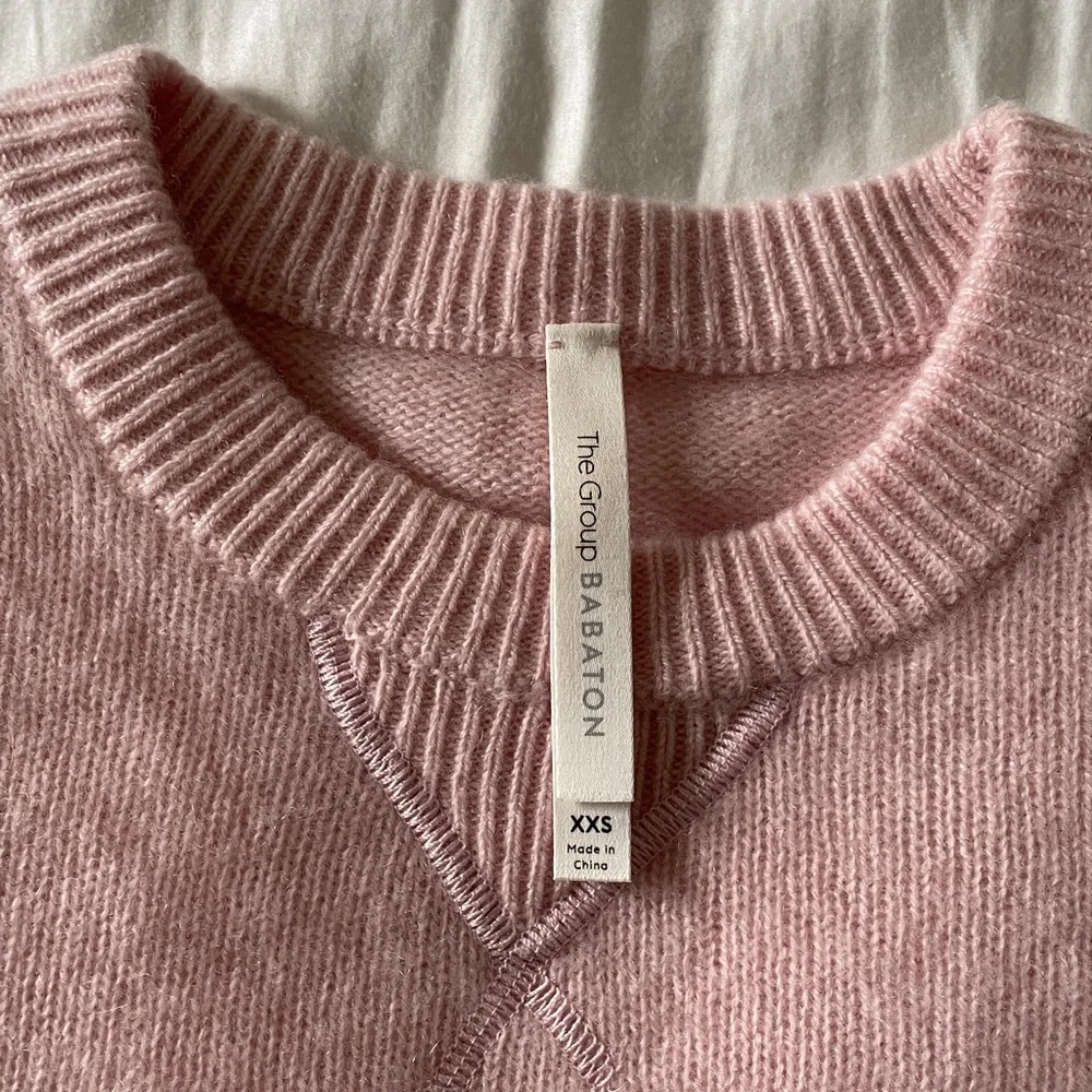 Aritzia Babaton Soft Pink cashmere Crew Neck Sweater xxs - Picture 2 of 6